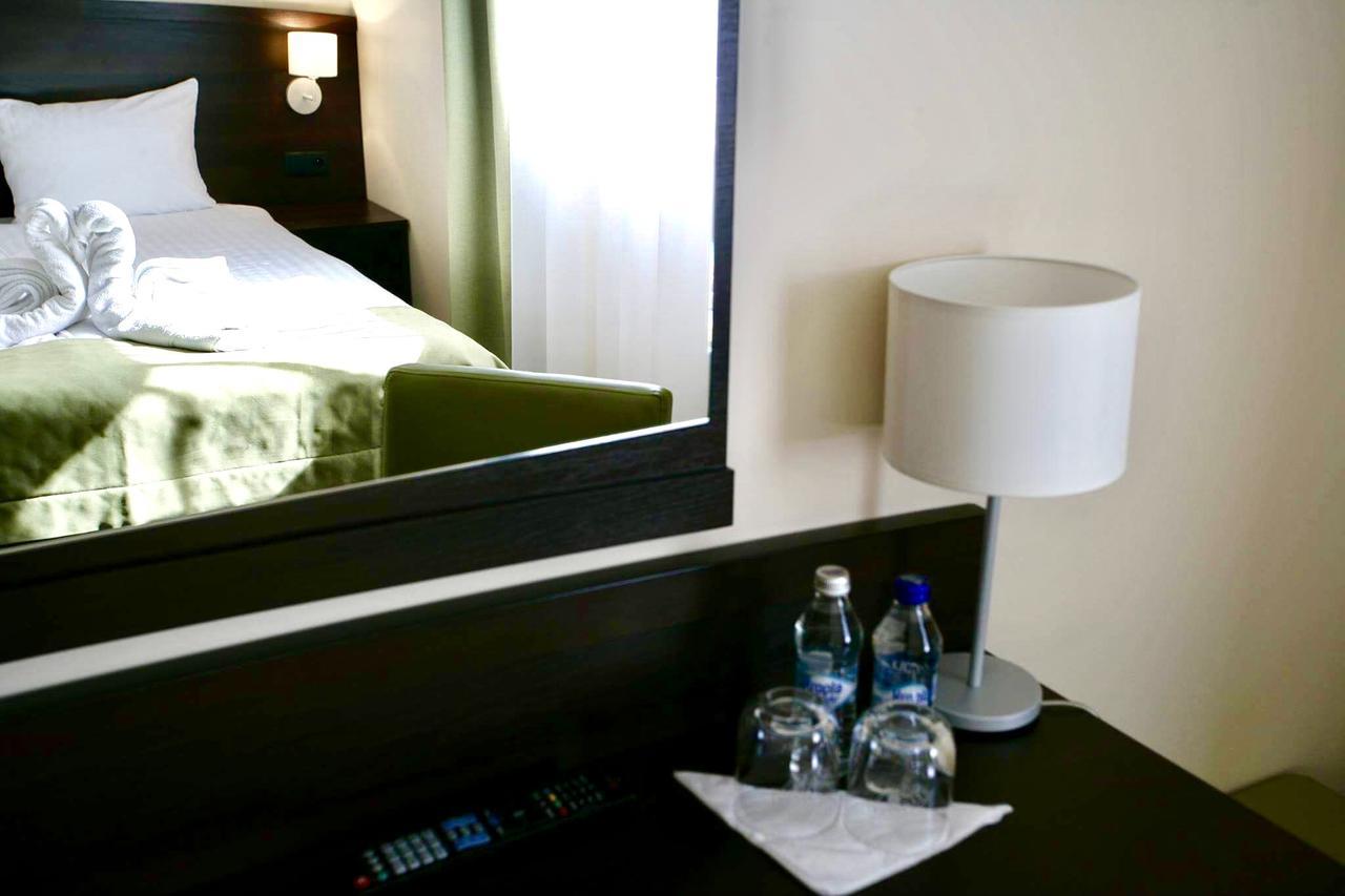 Aparthotel Travel Kraków Exteriör bild