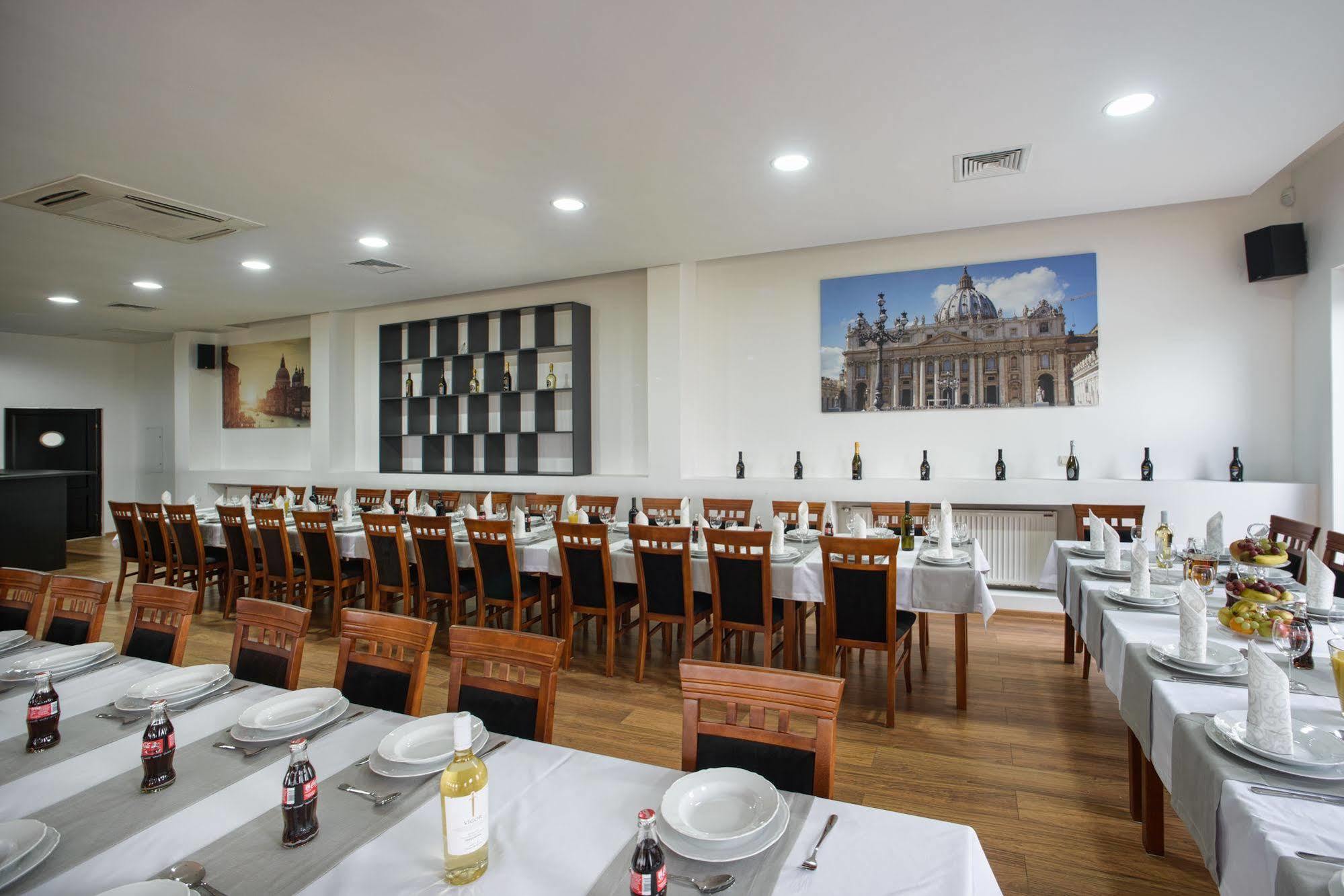 Aparthotel Travel Kraków Exteriör bild