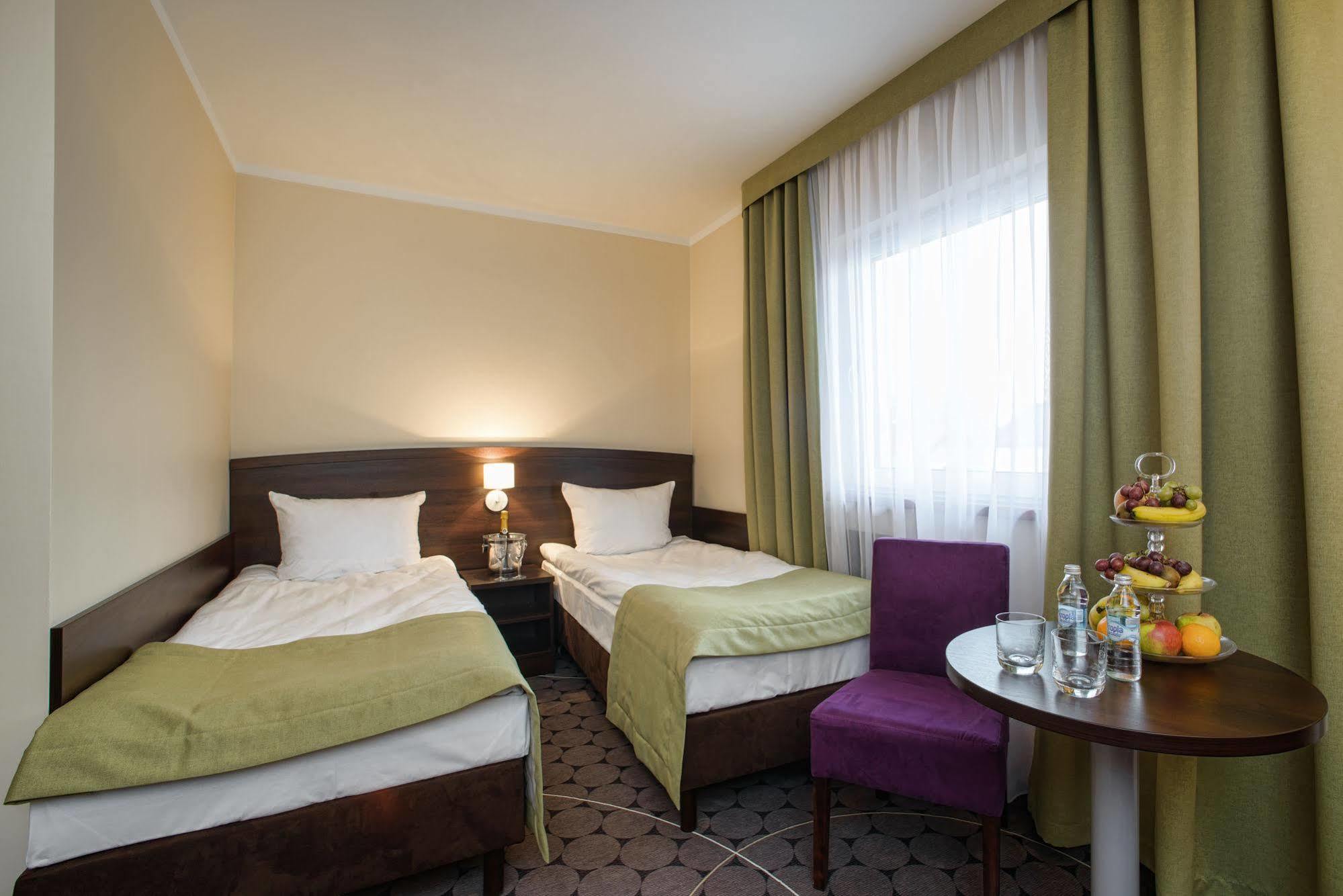 Aparthotel Travel Kraków Exteriör bild