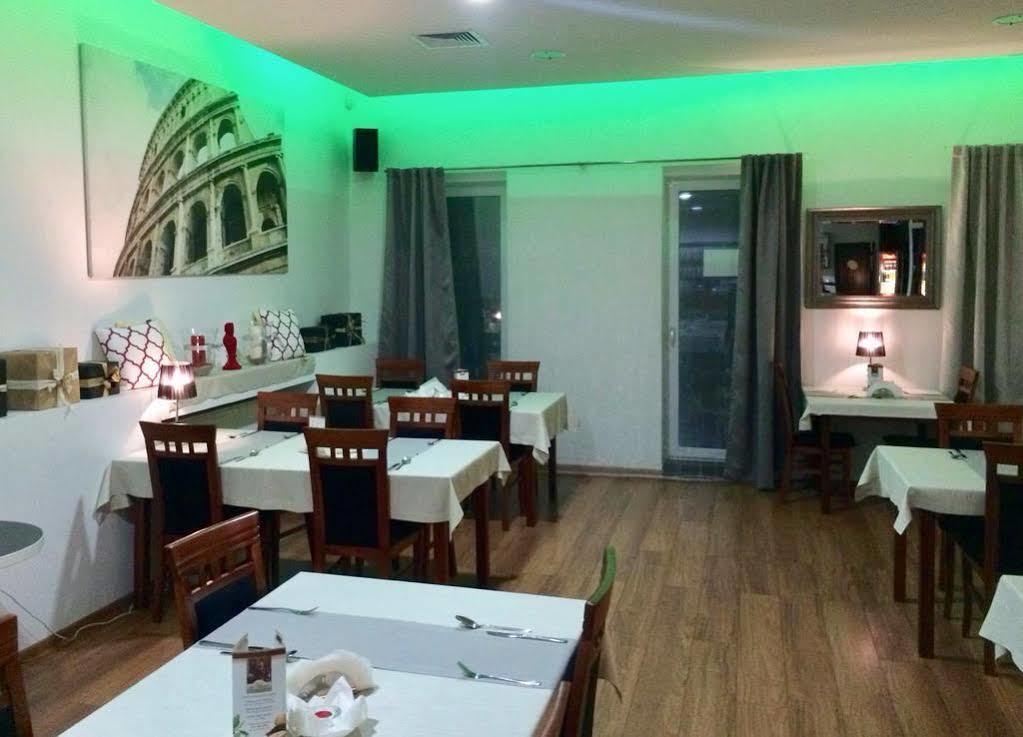 Aparthotel Travel Kraków Exteriör bild